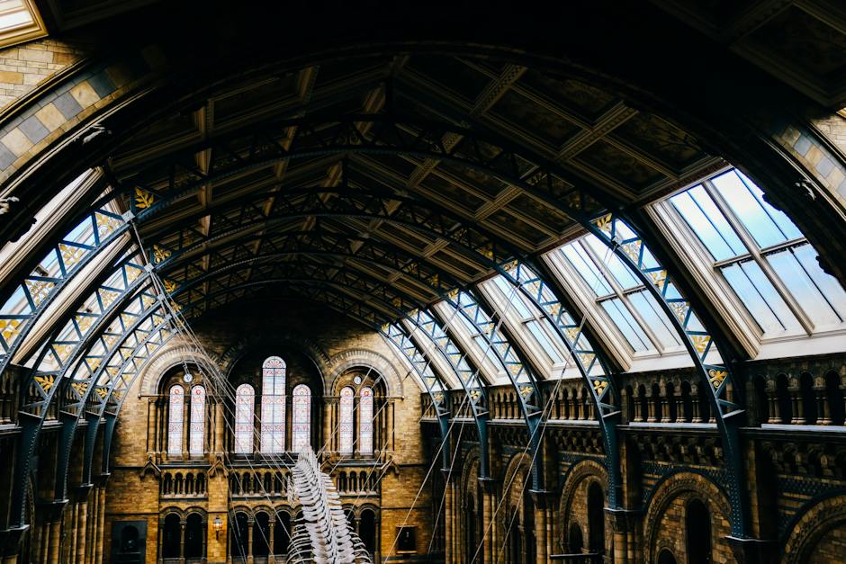 A collage of art museums in London showcasing their architectural beauty and diverse artworks.